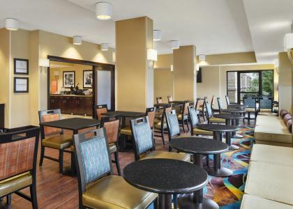 Hampton Inn Dallas-Irving-Las Colinas - 33