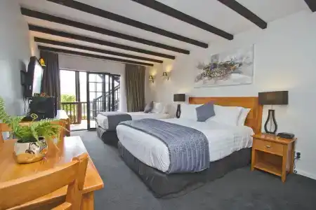 Knights Inn - 72