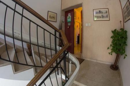 b&b Gate 52 - 11