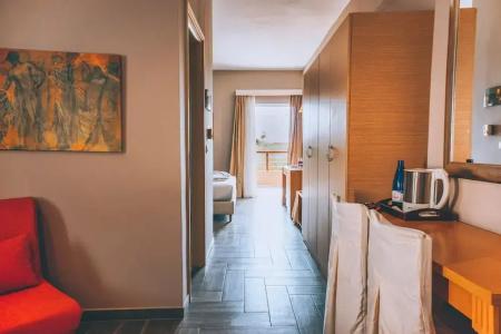 Apollo Resort Art - 127
