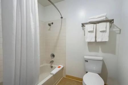 Rogue Regency Inn & Suites - 52