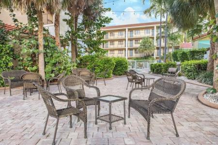 Holiday Inn & Suites - North - 23
