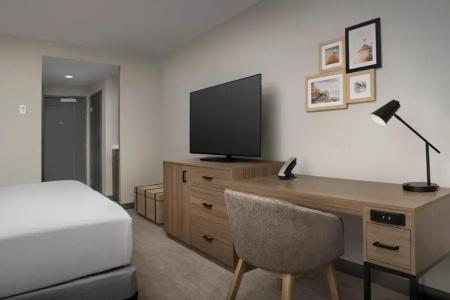 Doubletree by Hilton Hamilton Place - 38