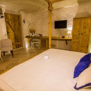 Azure Cave Suites - 39