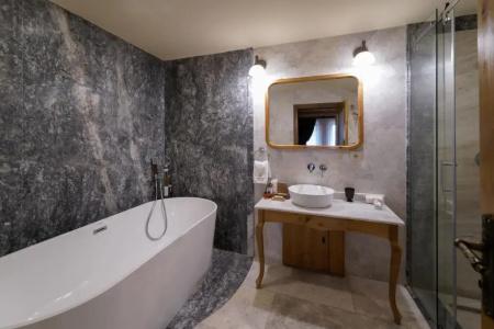 Luxury Cratus Stone Palace - 8