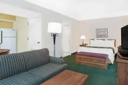 Hawthorn Suites - 27
