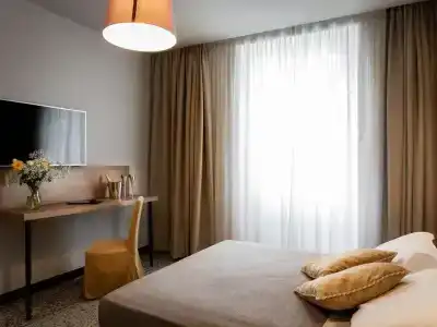Hnn Luxury Suites - 38