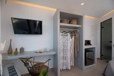 Daydream Luxury Suites - 15