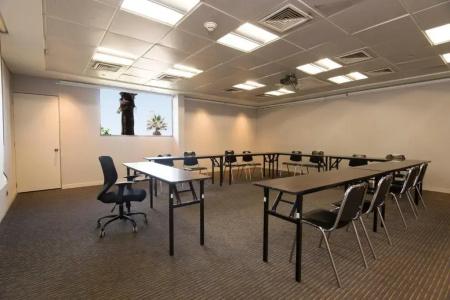 Holiday Inn Express -, An Ihg - 13