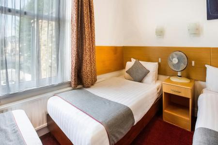 Oyo London Guest House - 35