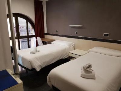 Levante Barcelona - 18