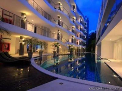 Sunset Plaza - 35