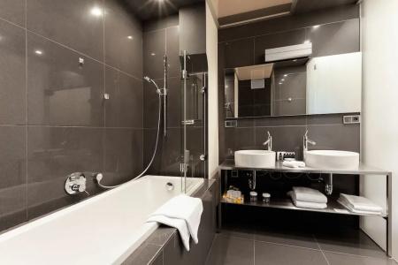 Old Town Square Residence by Emblem - 55