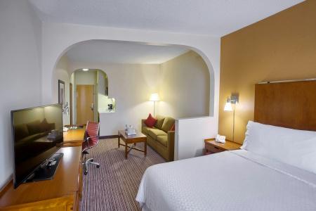 Four Points by Sheraton/Pineville - 2