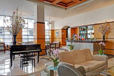 Giraffe by Library Hotel Collection - 1