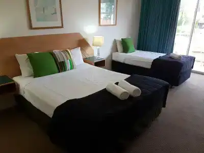 Outrigger Burleigh - 38