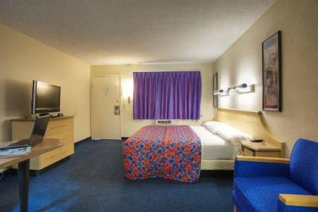 Fairfield Inn and Suites by Marriott Airport - 12