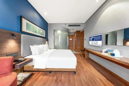 Holiday Inn Express Chongqing Guanyinqiao , an IHG - 53