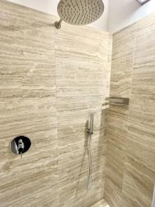 Regis Condo - 228