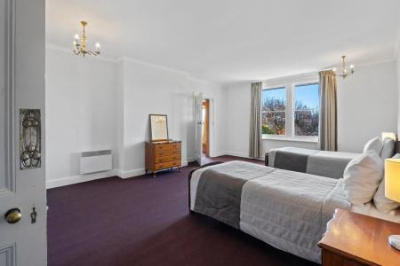 Riverfront & Villas - 25