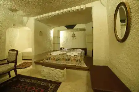 Local Cave House - 36