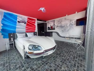 v8 Classic Motorworld Region Stuttgart - 91