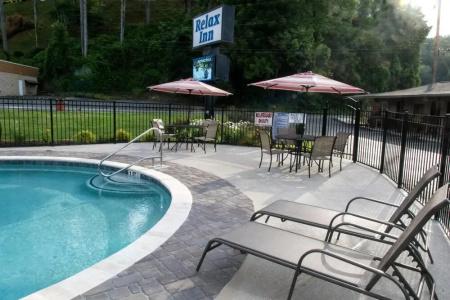 Relax Inn - - 11