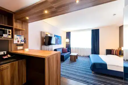 Holiday Inn Express Bremen Airport, An Ihg - 1