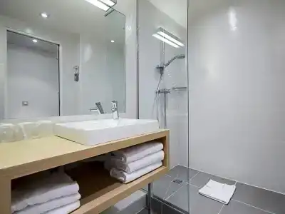 Kyriad Paris 18 - Porte de Clignancourt - Montmartre - 59
