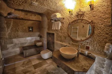 Traveller's Cave - 130