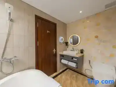 Le Hoang Beach Danang - 146
