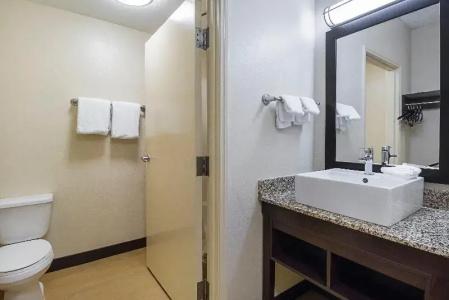 Red Roof Inn Plus + Phoenix West - 43