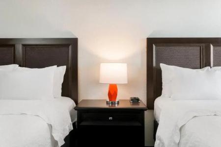 Hampton Inn - 128