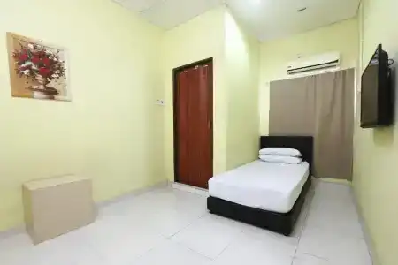 Oyo 89925 Innap - 42