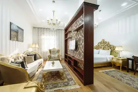 Royal Residence - 282