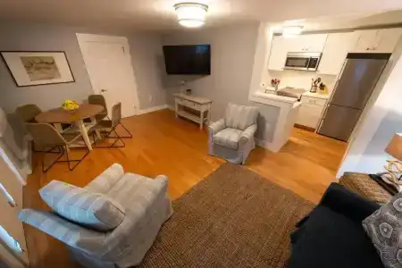 Town & Tide Inn - 61