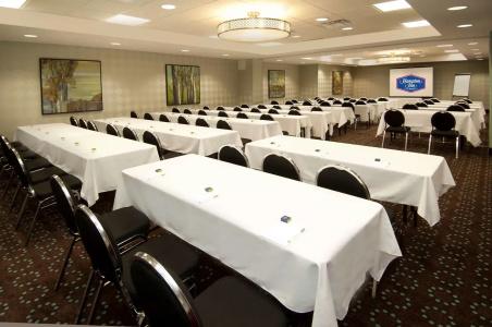 Hampton Inn by Hilton - Toronto - 16