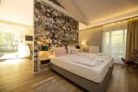 Little Suite - 40