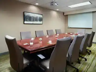 Courtyard by Marriott - 11