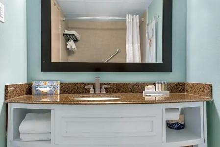 Riverwalk Plaza - 64