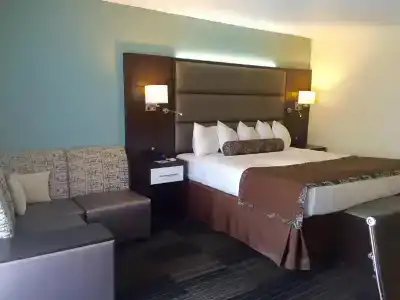 Club Nashville Inn & Suites - 18