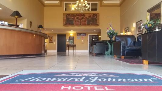 Elk Lake Inn & Suites - 10