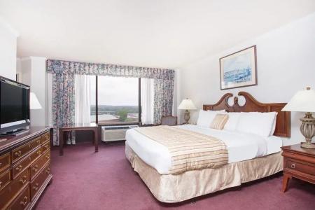 Ramada by Wyndham Downtown & Conference Center - 22