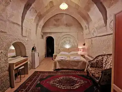 Falcon Cave Suites - 38