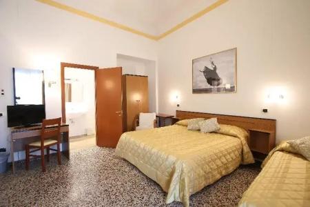 4F Boutique Florence - 36