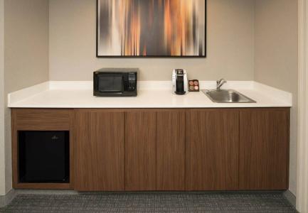 Courtyard by Marriott Portland North - 24