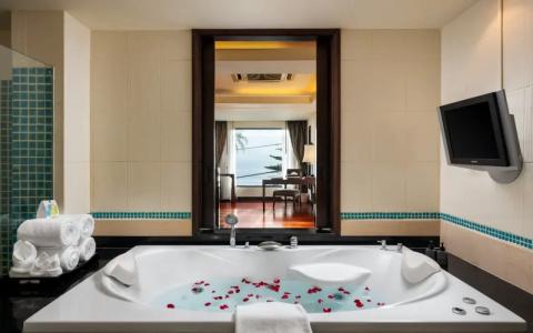 Patong Paragon Resort & Spa Sha Extra Plus - 16