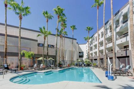 Hilton Phoenix Airport - 16