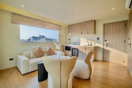 The One Bay Breeze - 143