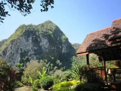 Phanom Bencha Mountain Resort - 39